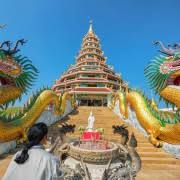 Chiang Rai: Blue Temple amd Black House Private Bike Tour